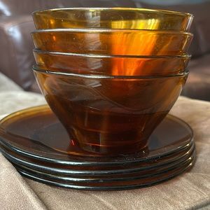 Vintage amber france Duralex. 4 bowls and 4 plates.